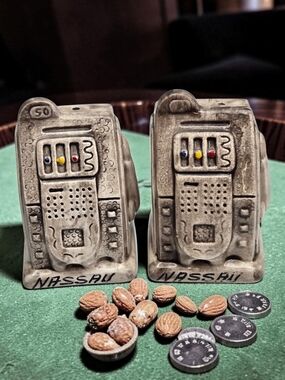 🎰 Vintage Nassau, Bahamas Salt & Pepper Shaker Set